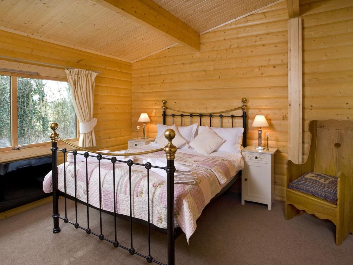 Cherbridge Lodges - Riverside Lodges, Short Lets Oxford Exterior foto